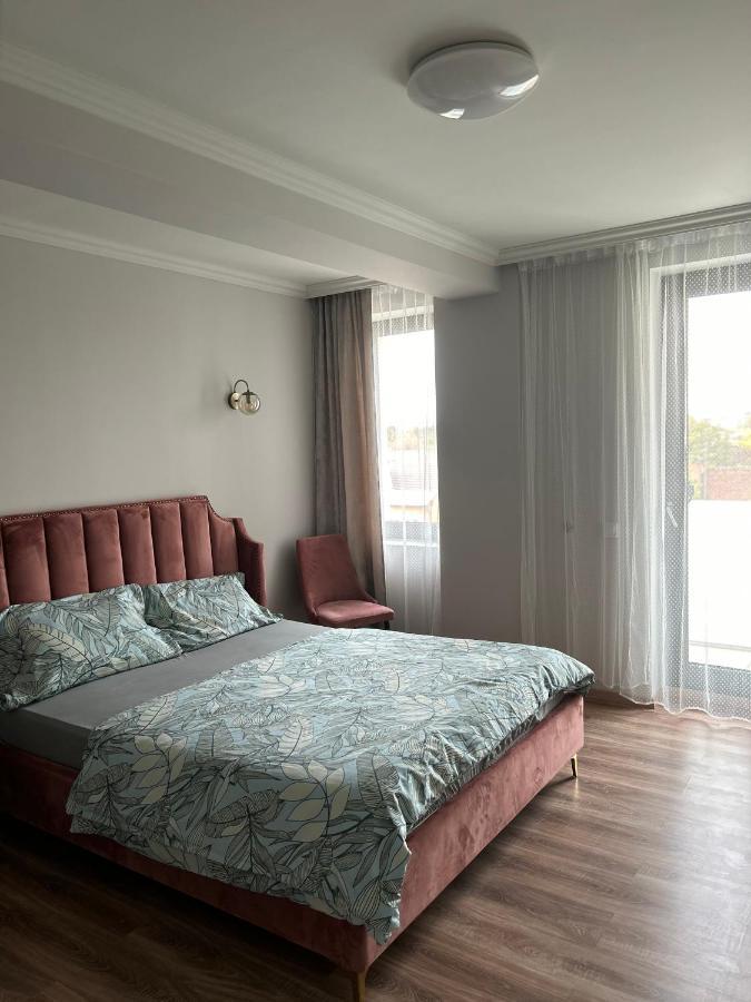 Becca'S Downtown Apartment With Private Parking Oradea Exterior foto